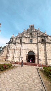 Matutupad daw po ang wish natin today 😇 Kailangan lang po nating hilingin 🙏🏻 Pag first time mo daw po sa church, matutupad daw ang wish mo kaya nag wish po ako ng maraming marami para sa akin at para sa ating lahat 💛 Sa Paoay Church po ito 💒 Tinatawag din po itong St. Augustine Church 🤗 Ito po ang oldest church sa Ilocos at natatagpuan po ito sa Paoay, Ilocos Norte ✔️ Noong 1710 pa po ito naitayo at na survive po nito lahat ng lindol na dumaan 💪🏻 Iconic po ang church na ito. Isa ito sa p