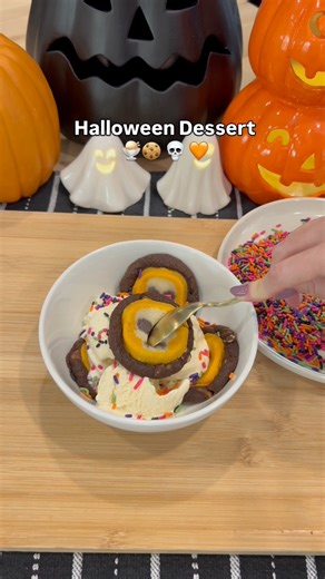 14K views · 72 reactions | Halloween Dessert!李 I baked the chocolate cookies first for 5 minutes, then added the sugar cookies and baked for 10 minutes. #halloweentreats #halloweenparty #spookyseason #halloweenfun #halloween #halloweensnacks #spookyvibes | Pixiedustedfun | Facebook