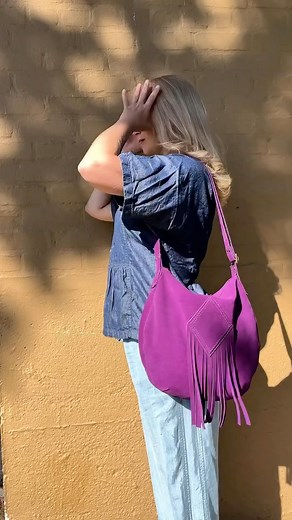 Ksenia Khelman | Bag Design | Bag Patterns & Classes on Instagram: "Boho babe — Ivy 💜 Ivy bag pdf pattern with a very detailed video tutorial is officially released! We have 2 sizes: M (in the video) and L to fit laptop 13”, and two techniques: unlined and lined. And yep, your eyes aren’t mistaken — I made it on my Brother home sewing machine! I’ll never get tired of saying it — it’s the person behind the table that matters, not the equipment. Knowing materials and techniques always beats fancy