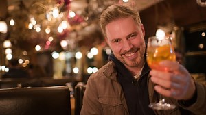 4.5K views · 23 reactions | Jean-François Breau vous amène dans les adresses branchées des quartiers en pleine évolution, Gazi et Kéramikos, à Athènes!  99 Envies d'Évasion » Mercredi 21 h bit.ly/99ee-athenes-ep3 | Évasion | Facebook