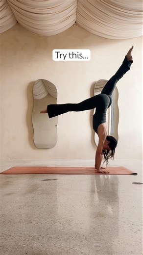 Handstand into lunge 🙌🏽