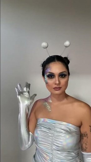 Alien Invasion Outfits: Look Out of This World! 👽✨