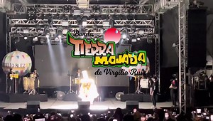 527K views · 14K reactions | Queremos felicitar a Banda Tierra Mojada por su magnífica y única presentación que dio el día de ayer en FIM Feria Internacional del Mezcal 2022! Puso a bailar y a gozar a toda la gente como solo #LaNumeroUnodelSuresteMexicano lo sabe hacer! Puro oaxaca! Puro pa’ riba! Compa Peter Les compartimos su increíble entrada! Más Oaxaqueños que nunca  | La Número 1 Oaxaca | Facebook