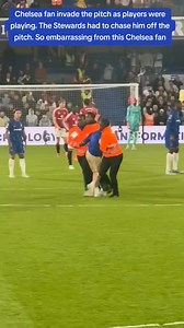 Chelsea fan invade the pitch as players were playing. The Stewards had to chase him off the pitch. So embarrassing from this Chelsea fan #Chelsea #foryou #colepalmer #chelseafc #premierleague #cfc #ucl #fyp #footballtiktok #xyzbca #trendingvideo #KTBFFH #viral #manutd #manchesterunited | Its Chelsea