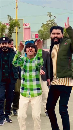 Oye Shareeeko: Funny Reactions to Videos