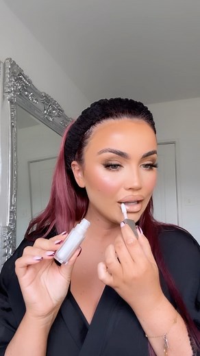 Ellie Kelly on Instagram: "Zoning out & doing my makeup will forever be my favourite hobby🙌🏼🥰❤️ - @weledauk skin food @refybeauty brow sculpt & pencil @maccosmetics strobe scream @plouise_makeup_academy base shade 4 @inglotireland x @rosieconxxx chestnut gaze gel liner @natashadenona camel palette @maccosmetics dark tan mineralize skin finish @kashbeauty adore lash @nyxcosmetics_uk born to glow foundation shade classic tan @hnbcosmetics concealer SF0.5N @plouise_makeup_academy liquid blush me