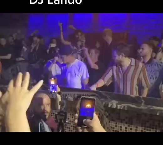 Living his best life 🎧 | Lando Norris