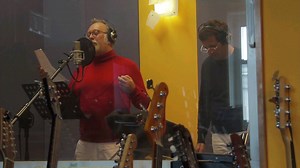 Vorgeschmack auf ein ganz feines französisches Lied. Was sagt ihr zu meiner Aussprache? Hier der Song in voller Länge: DE: https://youtu.be/IExlzi4KcfU FR: https://youtu.be/juiOcSvJdiM | Friedrich Liechtenstein