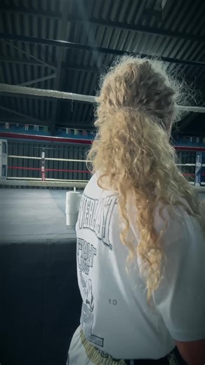 Let’s do what we can to stay strong and feel strong 💪🏻 #fight #box #kickboxing #muaythai #train #fit #fightergirl #gym #fitness #mmatraining @Nike @Tuff Shorts @EVERLAST @titleboxing