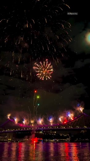 🎆 A Night to Remember: Brisbane Riverfire Stunned the City Once Again 🎆 Crowds lined every inch of the river as Riverfire delivered its most breathtaking performance yet. The city skyline was transformed by dazzling fireworks, while the sound of cheers mixed with music and jet flyovers. Whether you were on the cliffs, the bridges, or tucked into a riverside spot, the atmosphere was electric. This was Brisbane at its best. By a_debruyn Follow to see more of Brisbane | Brisbane