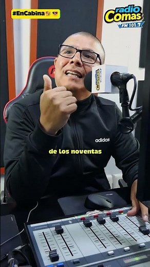 🎙️✨ Aquí en cabina de Radio Comas, junto a David Durand, 😎