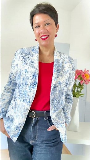 Trend-Look: Barrel Jeans in Dunkelblau stylen 💙 Weiß, Blau & Rot
