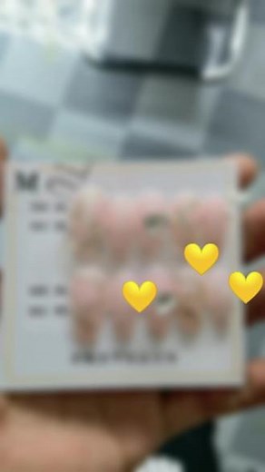 穿戴甲工作室招聘：穿戴甲美甲师要求：长期稳定有耐心 有固定时间的熟练工优先，不会可教！联系电话：15252447555（微信同号）#指尖上的艺术