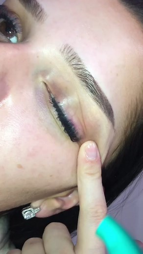 Expert Tips for Clean and Gorgeous Eyelash Extensions