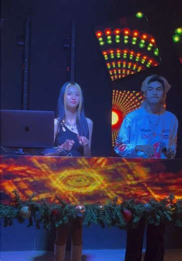 ការធ្វើការពីព្រឹកដល់យប់នៅ 79 Garage Pub