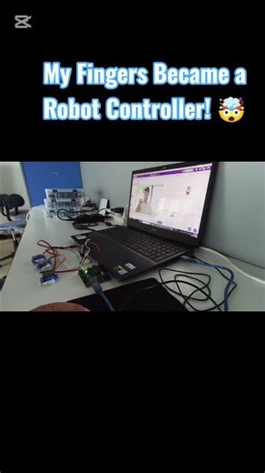 I Controlled 3 Servos With My Fingers! 🤯🤖 | AI + Arduino