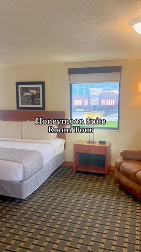 One of our favorites! 🥰 #valleyforgeinn #roomtour #pigeonforge #honeymoonsuite | Valley Forge Inn