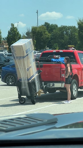 1.4M views · 2.3K reactions | Where there's a will, there's a way!  Redneck woman makes a DIY hitch on the back of her truck to carry extra boxes to who knows where. Amazingly, it works! Kind of crazy to see this type of smart thinking in the wild. #truck #funny | The Brunette with Brilliant Hacks | Facebook