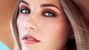 Introducing NOTE Cosmetics to all over Bangladesh. "Note" is everything a girl need. you'll feel the texture and softness of each and every cosmetic of NOTE. It will bring happiness in your face. it's a Halal Brand and every product is paraben free. #longlasting #smooth #flawlessfeature #hala100% #notecosmeticsbd