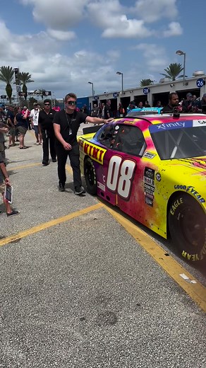 Drivers prepare for the Coke Zero 400 Saturday 8/26. It’s the final race of the regular season before the NASCAR Playoffs begin. #NASCAR #CokeZero400 #Daytona #DaytonaInternationalSpeedway #DaytonaSpeedway #FloridaNationalNews #FloridaNationalNewsNetwork #FNN #FloridaSportsChannel #FNNNews #FNNNewsNetwork #WorldSportsAlumni #WSA | Florida National News | Facebook