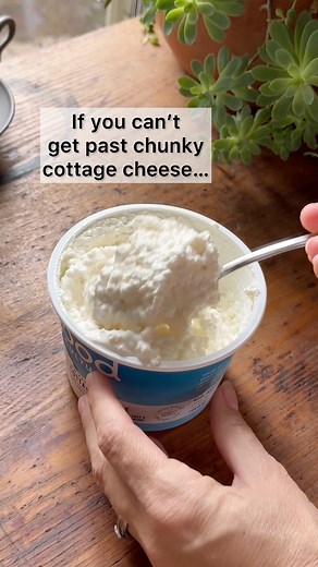 Blended cottage cheese is so much better in my opinion. Plus, when I want to make a flatbread, no need to get my food processor or blender out. All I do is mix this with an egg, parmesan and garlic powder and then bake! My favorite way to blend cottage cheese is with an immersion blender right in the container. 🙌🏼 | Kristyslifestyle