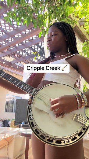 Hey Y’all!!! My name is Danielle, and i have been playing the banjo ever since i was 5 years old. Hope you enjoy cripple creek!! This was my first song i learned to play on the banjo. ❤️🫶🏾 #bluegrassmusic #bluegrasstiktok #banjo #banjomusic #cripplecreek #arizona #banjomusic