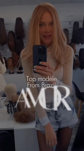 La Clinique de la Perruque - Perruques Julie | Créteil 94 on Instagram: "Trouver un vrai blond cendré… c’est chercher une pépite. ✨ Le blond cendré authentique… Celui avec la bonne finesse, le bon reflet, la bonne lumière. Celui qui ne tire jamais vers le jaune, ni vers le beige, ni vers le chaud. Un blond cendré vrai, naturel, délicat : un rareté absolue dans le panel des couleurs caucasiennes et européennes. Alors quand on tombe dessus… On le sait. On l’a trouvé. Une pépite. ✨ Et dans la proth