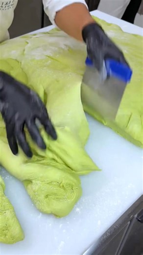 2K views | #EasyBaking #SimpleRecipes #HomeBaking #DessertLovers #BakingFromHome #QuickDessert #CakeRecipe #YummyDesserts #FoodVideos #BakingInUSA | Emily M. Dedrick | Facebook