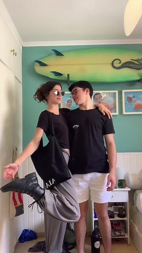 Creative Posing Tips for Couples in Casual Settings