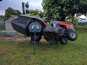 How to Remove a Stuck Lawn Mower Wheel | Mad Backyard