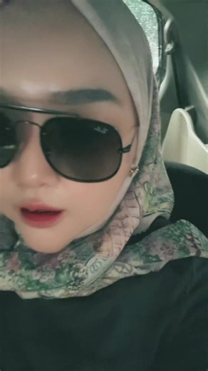 angiekusumah (@angiekusumah)’s videos with intinya kacamata - Virgiant