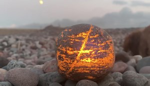 These fluorescent rocks abound on the shores of Lake Superior