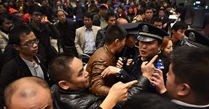 'Air rage tribes' attack in Chinese airports