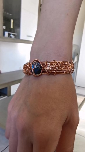 5.8K views · 221 reactions | New cuff bracelet with labradorite, such a beautiful flash on this stone. My shop: https://jessyherc.etsy.com #handmade #crystals #fantasyjewelry #jewelry #labradorite | JessyHerc Handmade Jewelry | Facebook