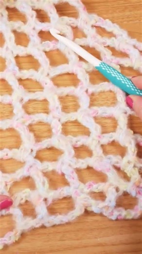 Crochet | Triangular scarf from chain rows | Super simple tutorial for beginners