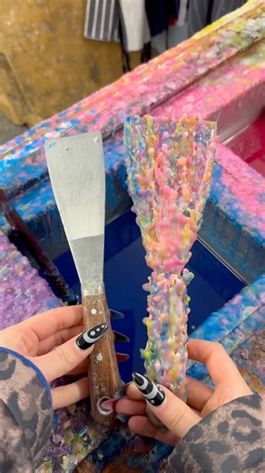 a scraper scrapey scrapey #asmr #gsycandles #oddlysatisfying #wax #scrape