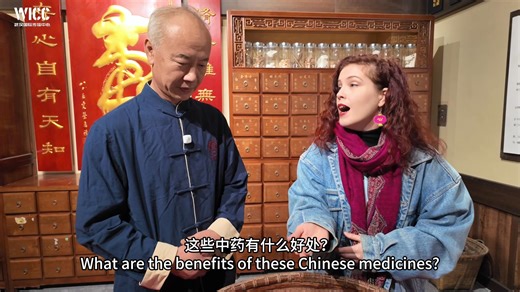 What happens when ancient Chinese medicine meets modern coffee culture?☕️ Canadian content creator Ogden Alexander Louise @veganinchina found out in Wuhan's Yekaitai Traditional Chinese Medicine Cultural Park✨—sipping a ginseng & litsea American-style coffee that's bold, refreshing, and unexpectedly spicy. From crafting herbal remedies by hand to seeing #TCM reborn as wearable earrings, this is tradition reimagined. In Wuhan, TCM is no "old antique." It's trendy, creative, and seriously deliciou