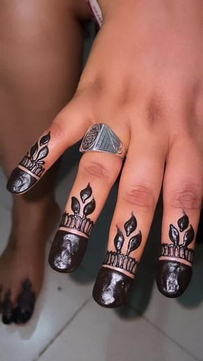 Intricate Henna Designs on Hands: A Close-Up Showcase