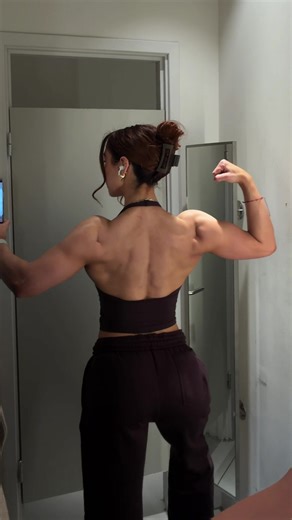 just a girl & her rear delt dimples @DFYNE: ARI #gymgirlies #back #biceps #gains #backmucles