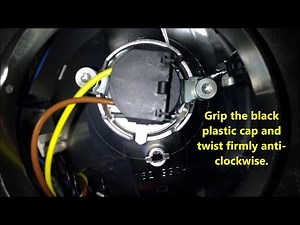 How to remove and replace a dip headlight bulb on a Citroën Peugeot ‪@zmmotors1‬