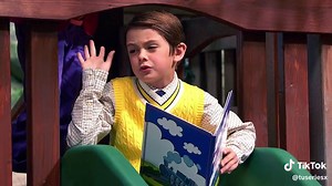 Josie Totah en Jessie: Temporada 1 Capítulo 13 - ¿Quién es?