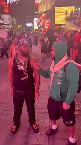 WHO SCARED OF SNAKES 🐍 ?? 🤣🤣🤣 #giddyleftytv #trending #explore #comedy #funny #humor #hilarious #fun #wow #reels #viral #waterballoon #prank #pranks #prankster #newyork | smiley hundo