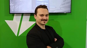 Italiano Se Instala Cinco Microchips bajo la Piel; Uno es para Pagar