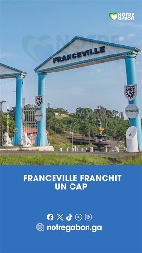 𝐅𝐫𝐚𝐧𝐜𝐞𝐯𝐢𝐥𝐥𝐞 𝐞𝐧 𝐩𝐥𝐞𝐢𝐧𝐞 𝐦𝐨𝐝𝐞𝐫𝐧𝐢𝐬𝐚𝐭𝐢𝐨𝐧 Franceville se modernise grâce aux projets engagés par le Président de La République Gabonaise, Chef de l’Etat, S.E Brice Clotaire Oligui Nguema 🌆. D’abord, le Lycée de l’Excellence est en construction 🎓. Il offrira des salles modernes, des logements, un gymnase, un terrain de football, une bibliothèque et une salle multimédia 💻. Ce projet vise à former une nouvelle génération compétente. Ensuite, une cité administrative sort