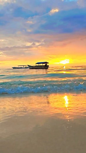 Another day, another sunset 🌅🧡❤️🥰 . . . #sunset #sealife #seaview #seavibes #baubau #lakebabeach #daenglala | Daeng Lala
