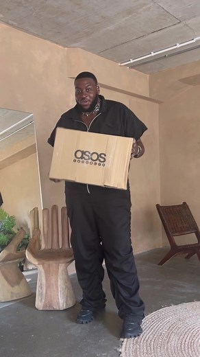 Choose your character 🕹️ Denim 3 ways by @david_fadd [he/him] serving 🔥 inspo for the new season. ASOS DESIGN flare jeans in white [126964630] ASOS DESIGN grab bowler bag in dark tan [132289924] ASOS DESIGN co-ord boxy revere shirt with sun print [127884780] ASOS DESIGN Curve baggy boyfriend jean [125423718] ASOS DESIGN boxy oversized shirt in green [128841277] ASOS DESIGN oversized wrap visor sunglasses [127488555] adidas Originals Niteball trainers in off white and olive [127243539] Urban Co