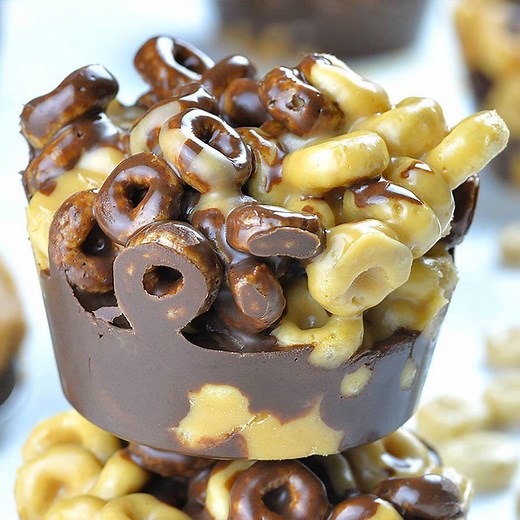 446K views · 357 reactions | Chocolate Peanut Butter Cheerios Cups are quick and easy no bake dessert or snack with only 5 healthy ingredients. RECIPE @@@ https://bit.ly/2VX3wws PINTEREST @@@ https://bit.ly/2TD2PvF | OMG Chocolate Desserts | Facebook