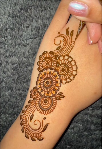 Stunning Bridal Henna Designs: A Floral Journey