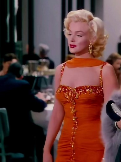 Confident Walk - Marilyn Monroe Edits