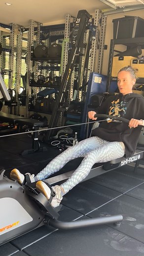 Brie Larson on Instagram: "🚨 attentions rowers 🚨 I am trying to be a row queen, but it’s hard. If you have tips I’m here for it. Otherwise I’ll continue to watch 5000 YouTube videos."